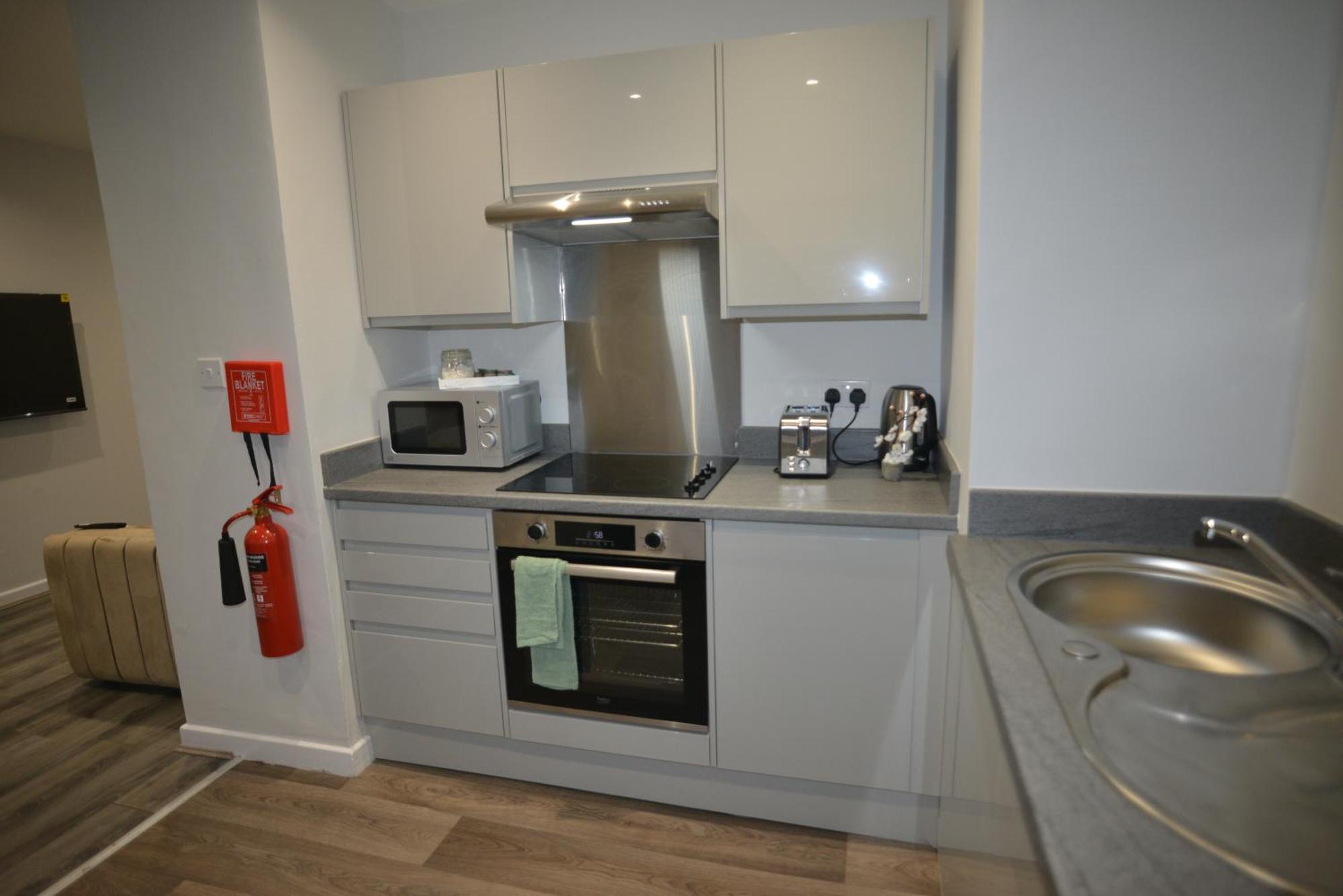 Apartment Spacious - 1-bed With 2 Sofa Beds, Sleeps 6 - Ideal For Families & Small Groups Liverpool