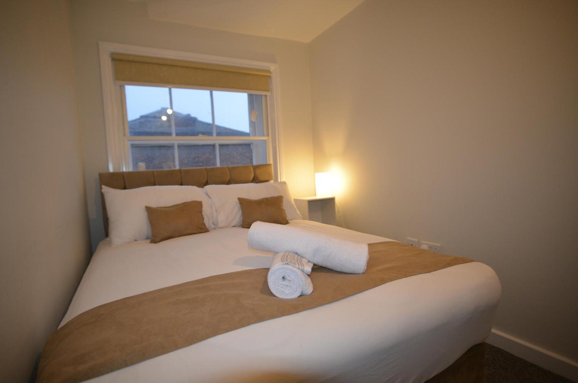 Apartment Spacious - 1-bed With 2 Sofa Beds, Sleeps 6 - Ideal For Families & Small Groups Liverpool