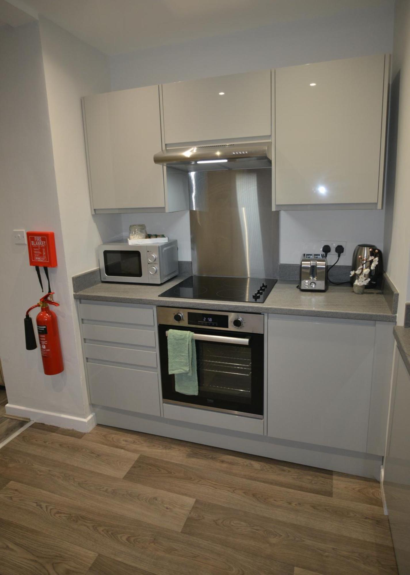 Apartment Spacious - 1-bed With 2 Sofa Beds, Sleeps 6 - Ideal For Families & Small Groups Liverpool
