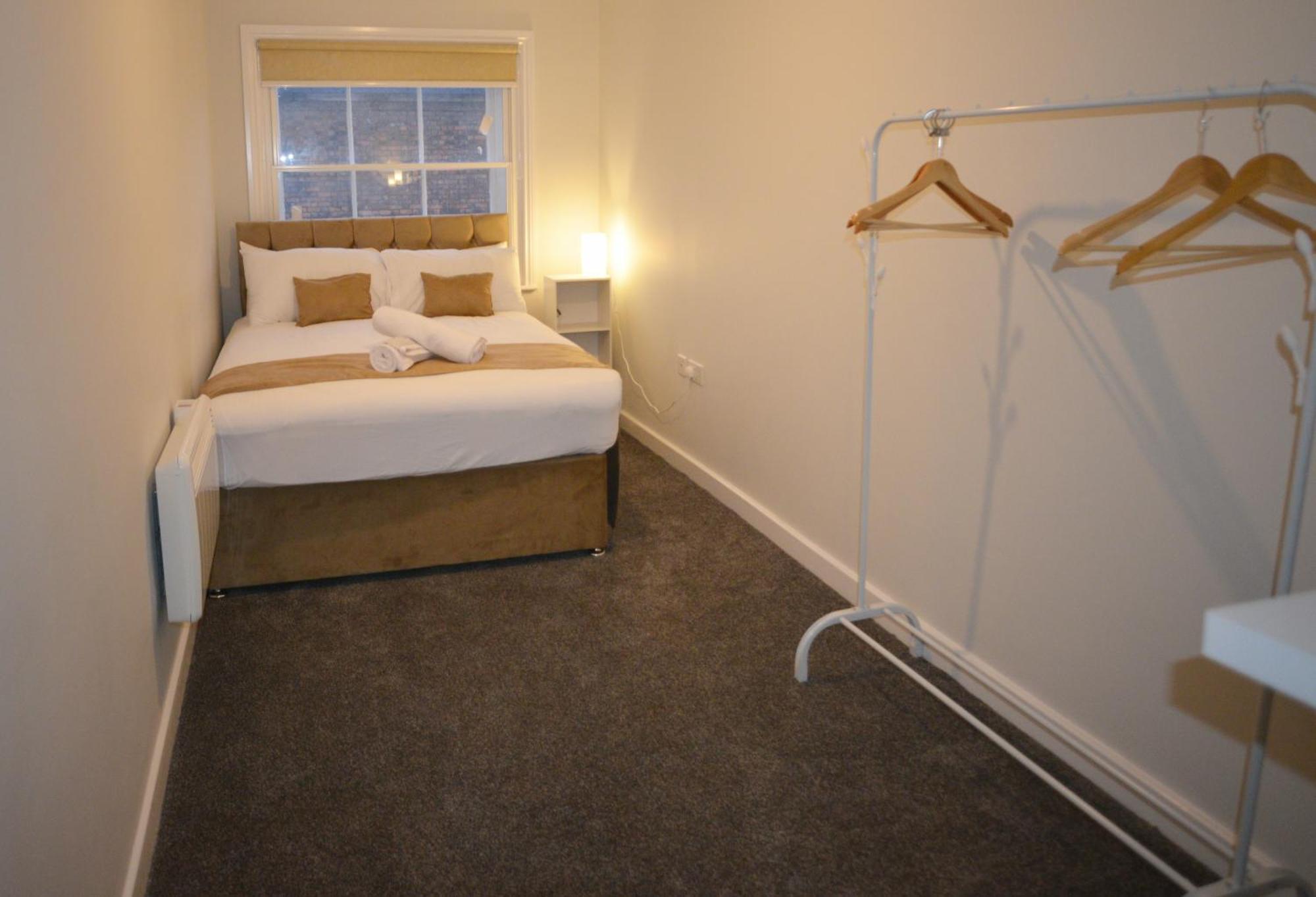 Apartment Spacious - 1-bed With 2 Sofa Beds, Sleeps 6 - Ideal For Families & Small Groups *