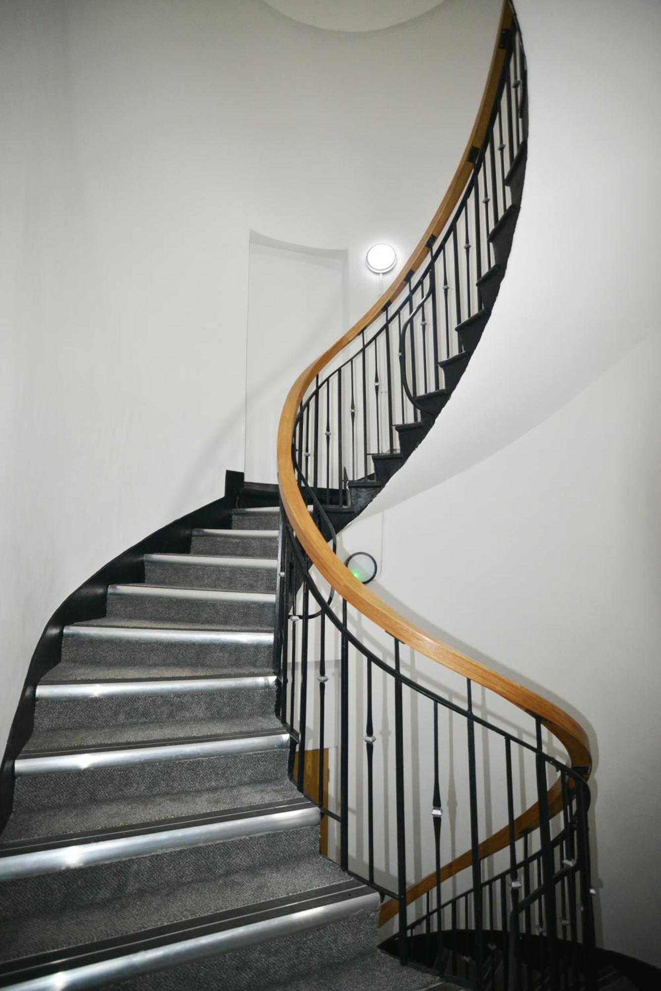Apartment Spacious - 1-bed With 2 Sofa Beds, Sleeps 6 - Ideal For Families & Small Groups *