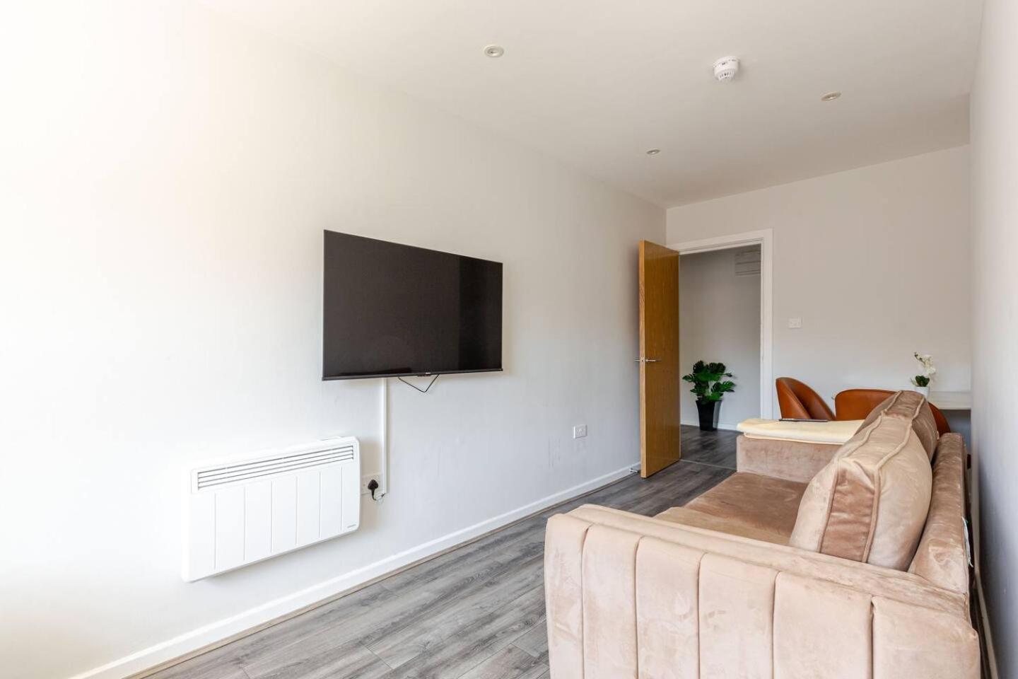 Spacious - 1-bed With 2 Sofa Beds, Sleeps 6 - Ideal For Families & Small Groups * Liverpool